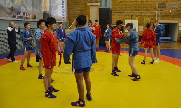 Russian sambo wrestlers have become main guests at a Chinese reality-television show