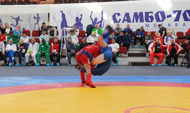 Referee learn to referee sambo in a new way